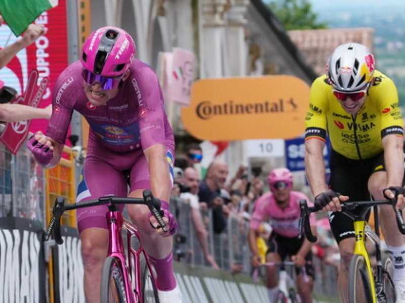La vittoria di Mads Pedersen a Vicenza (foto LaPresse)