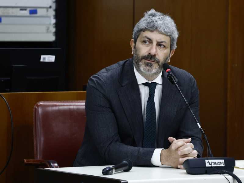 Roberto Fico "'a purpetta". In Campania imbarca il figlio di Cesaro e cerca Mastella, che avvisa: "I 5s non rompano"