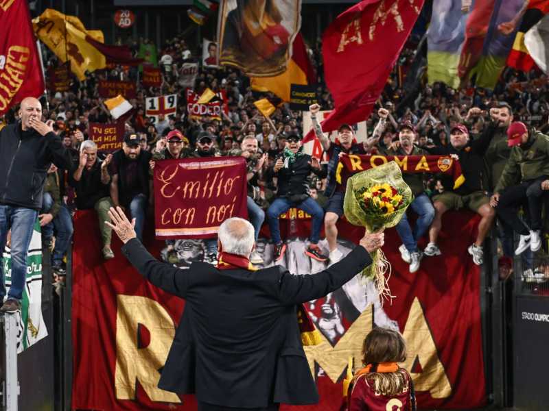 Claudio Ranieri osannato dalla curva durante la sua ultima presenza all&rsquo;Olimpico sulla panchina della Roma che ha trascinato alle porte dell&rsquo;Europa (foto Getty Images)