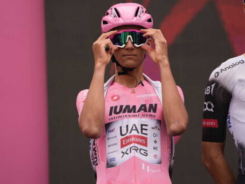 Il 21enne messicano Isaac Del Toro protagonista del Giro d&rsquo;Italia che in questo fine settimana comincia a salire arrivando a Asiago (foto LaPresse)&nbsp;<br />