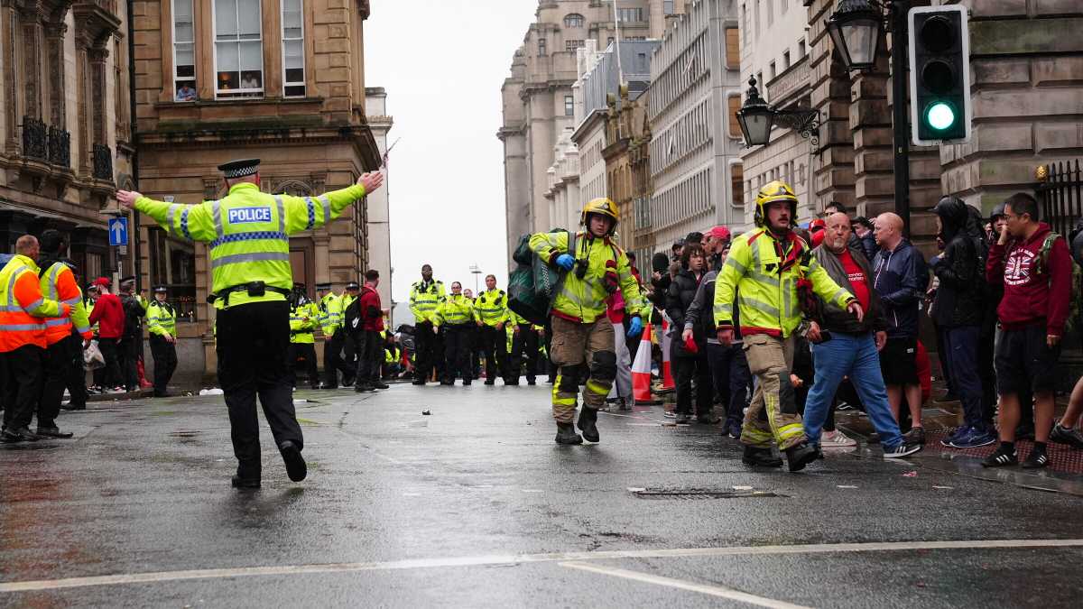 Immagine di Un'auto travolge i pedoni durante la parata per la vittoria del Liverpool