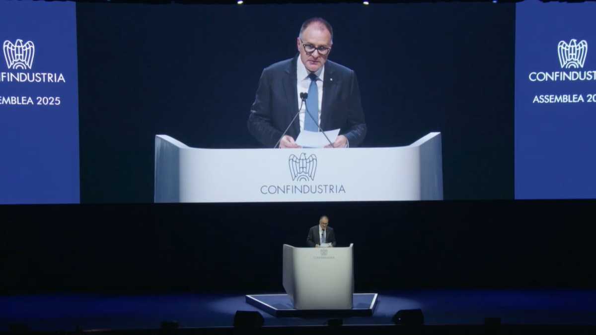 Immagine di L'intervento del presidente di Confindustria Orsini all'assemblea di Bologna
