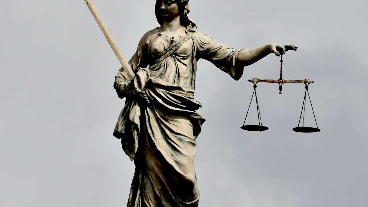 Immagine di Quando si considera un ostacolo il rispetto dello stato di diritto. Si scrive giustizia, si legge Orwell
