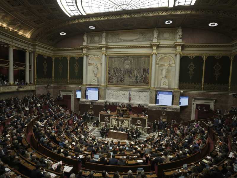 La Francia approva il disegno di legge sul suicidio assistito