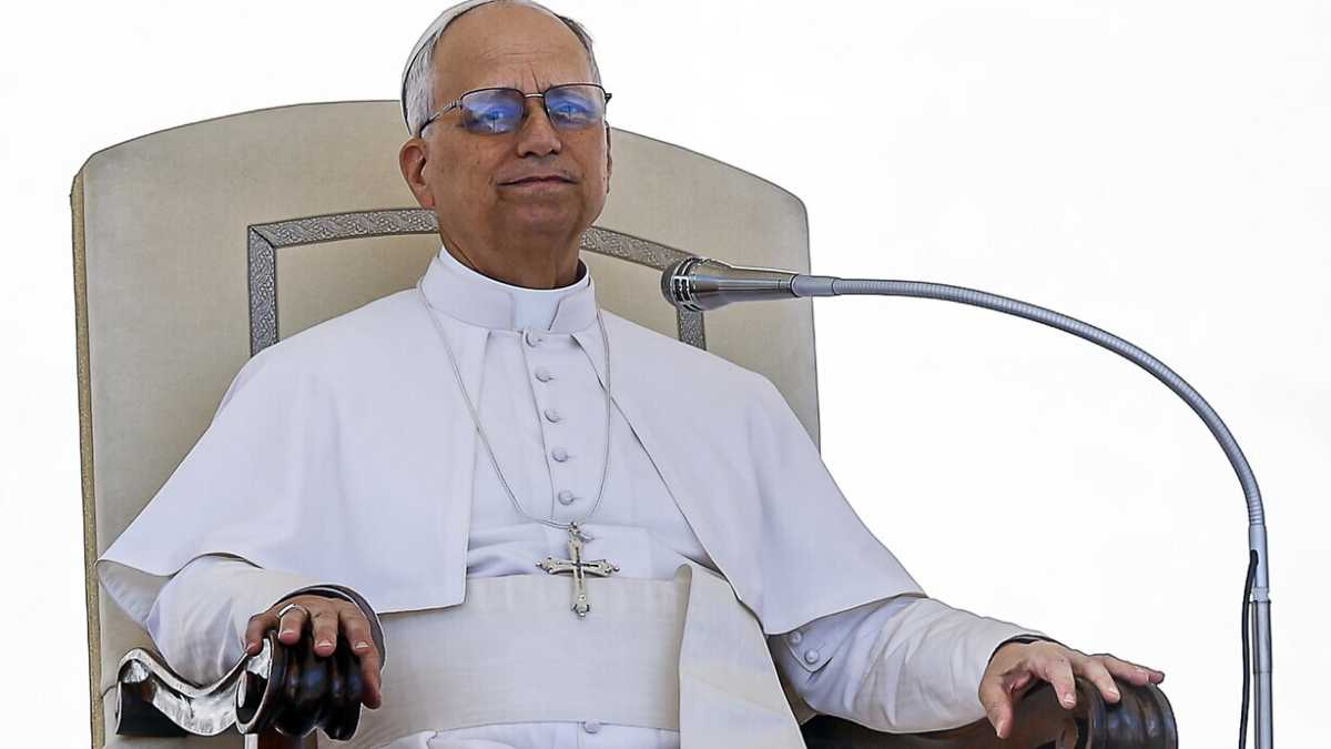Immagine di Il Papa già strattonato per la talare