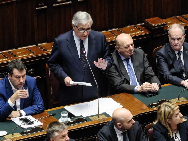 Tajani-Crosetto-Giuli: "Gaza non è di sinistra". Si spacca l'opposizione e rinasce il Terzo Polo