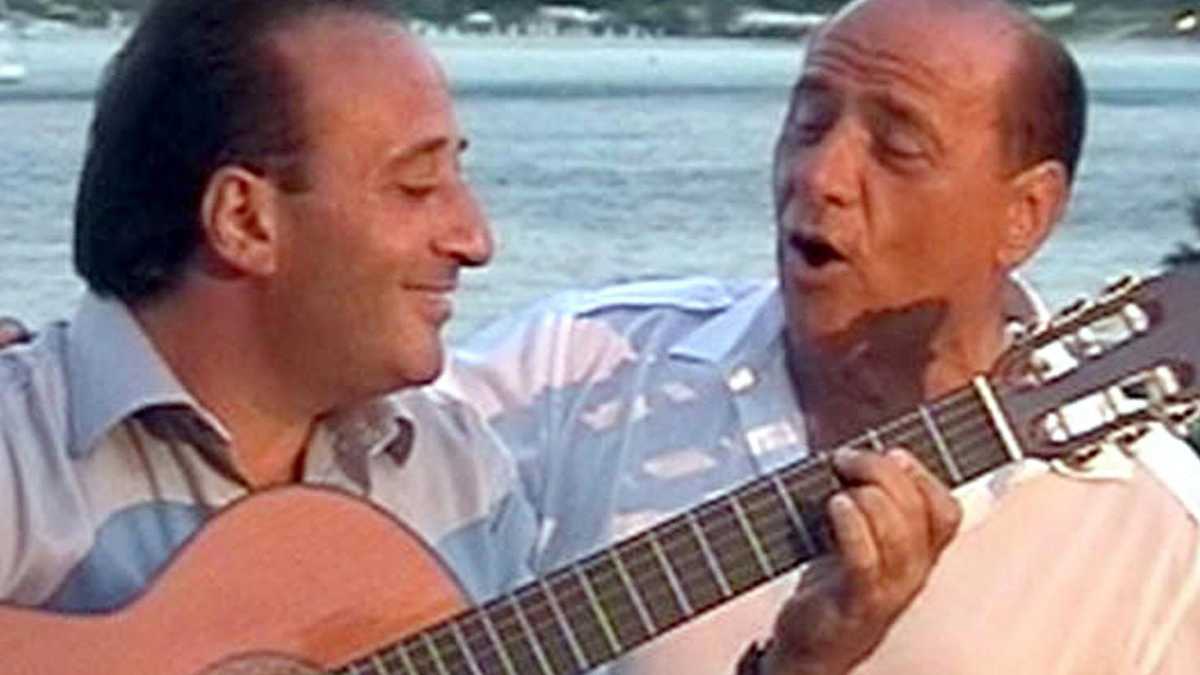 Immagine di Apicella: “Fedez al congresso di FI? Il Cav. amava un altro genere”