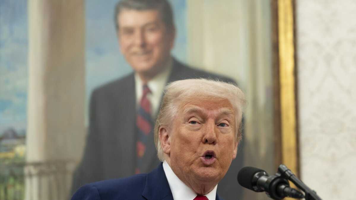 Immagine di Un tribunale di Washington ha bloccato la sentenza che dichiarava illegittimi i dazi di Trump
