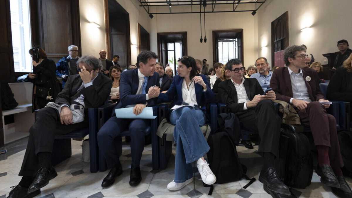 Immagine di Schlein cede ai veti contro i centristi. I contatti con Renzi e Calenda, poi il no a una piattaforma larga