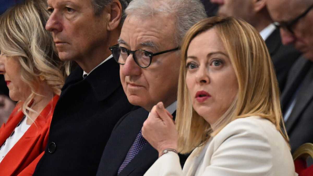 Immagine di La decisione di Meloni e Mantovano: "Dal 2026 via la scorta dei Servizi segreti agli ex premier"