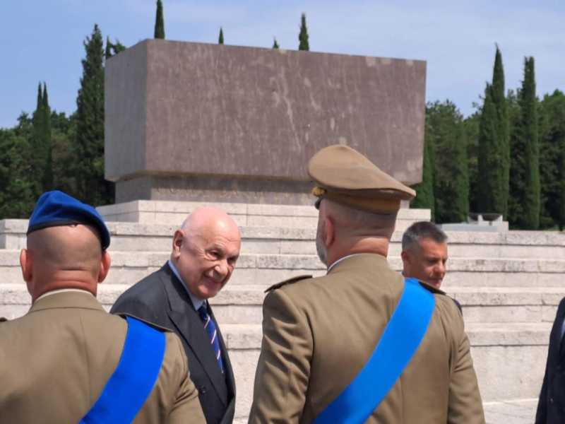 Il ministro della Giustizia Carlo Nordio interviene alle celebrazioni al Sacrario militare di Redipuglia (foto ANSA)