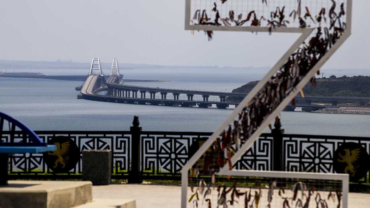 Immagine di Gli ucraini colpiscono il ponte di Kerch. Ora Putin ha bisogno di una vittoria qualsiasi