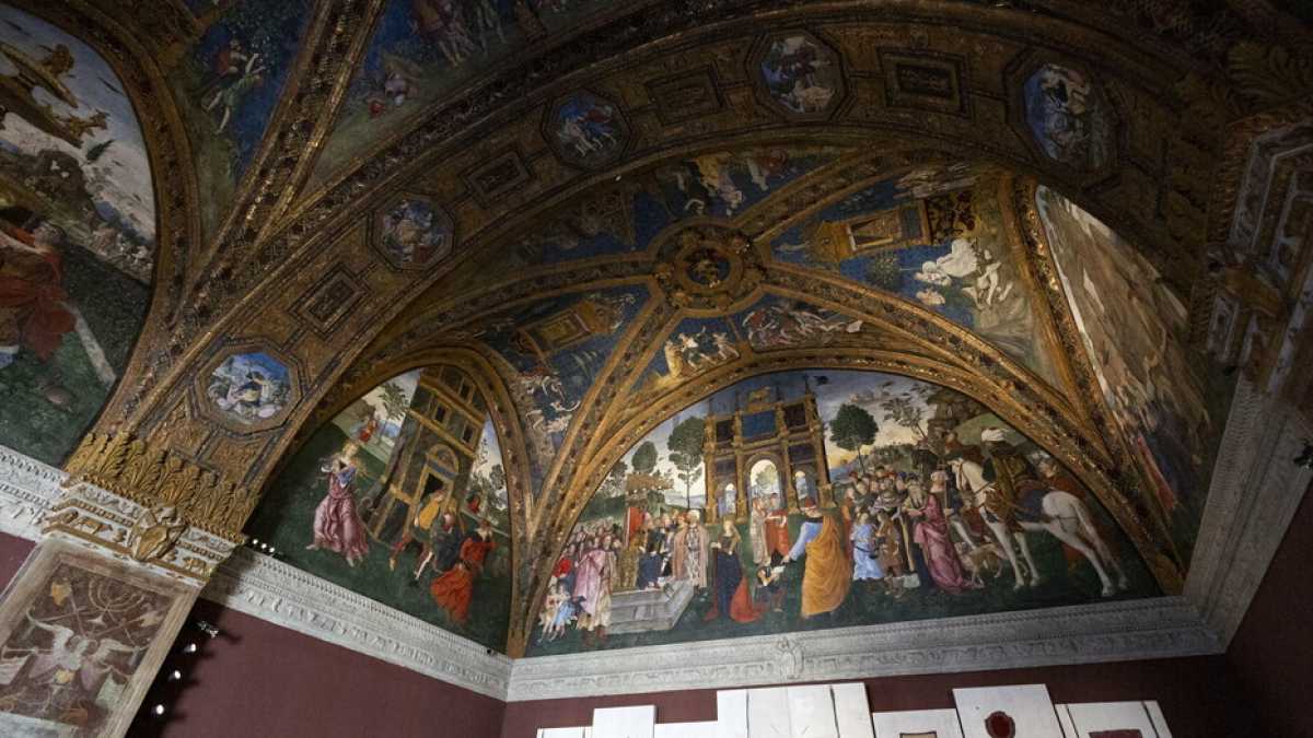 Immagine di Così il Papa chiese a Raffaello di dipingere la truffaldina Donazione costantiniana