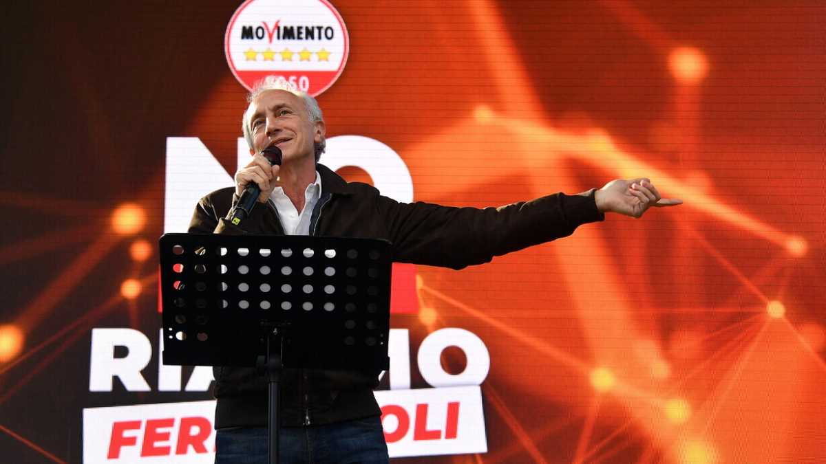 Immagine di Travaglio la sa buttare soltanto in tribuna. Sarà dell'Inter?