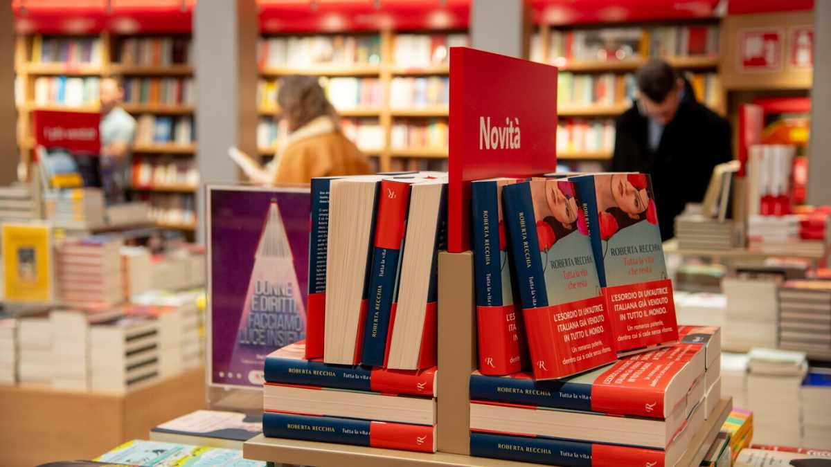 Immagine di Viaggio del mondo del romance, il libro che non conosce crisi