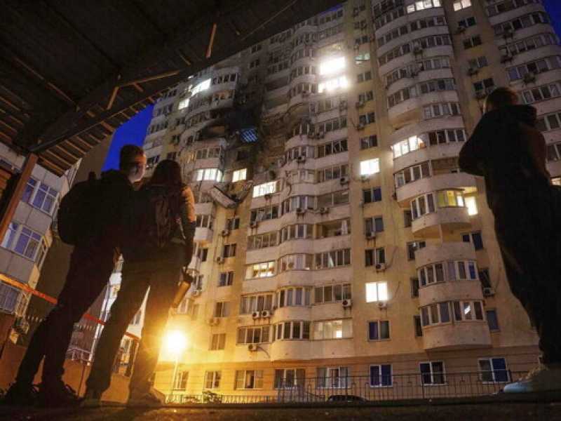 1.200 giorni di bombe contro l'Ucraina