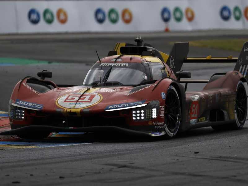 Antonio Giovinazzi alla guida dell'Hypercar Ferrari a Le Mans (foto LaPresse)