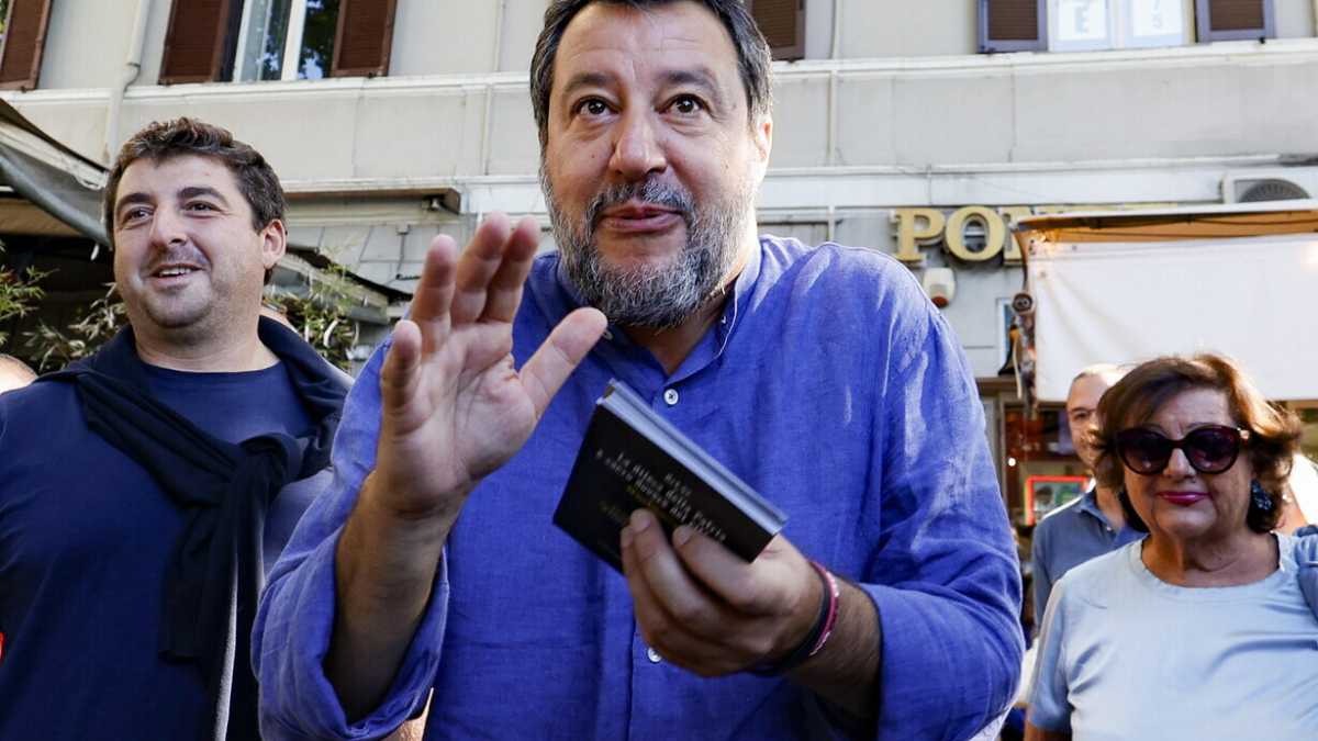 Immagine di Salvini esulta per la vittoria di Fpo in Austria. Ma Tajani: "Respingere i rigurgiti neonazisti"