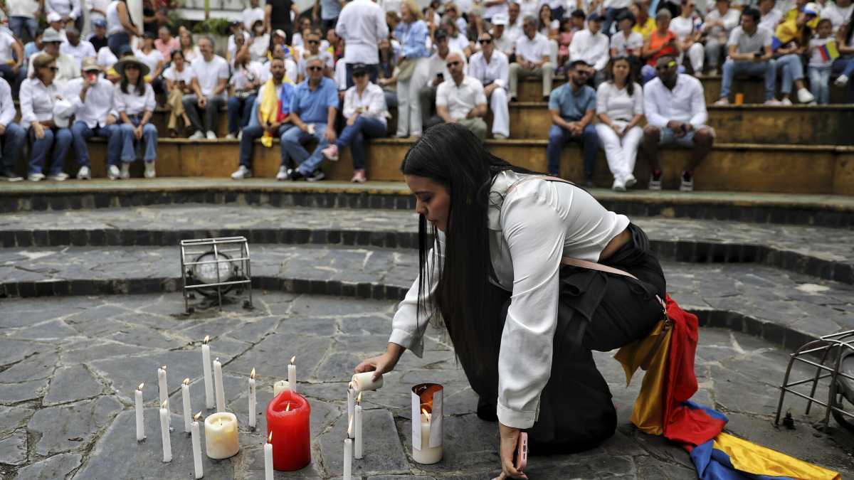 Immagine di Tre ipotesi sull'attentato al candidato alle presidenziali in Colombia
