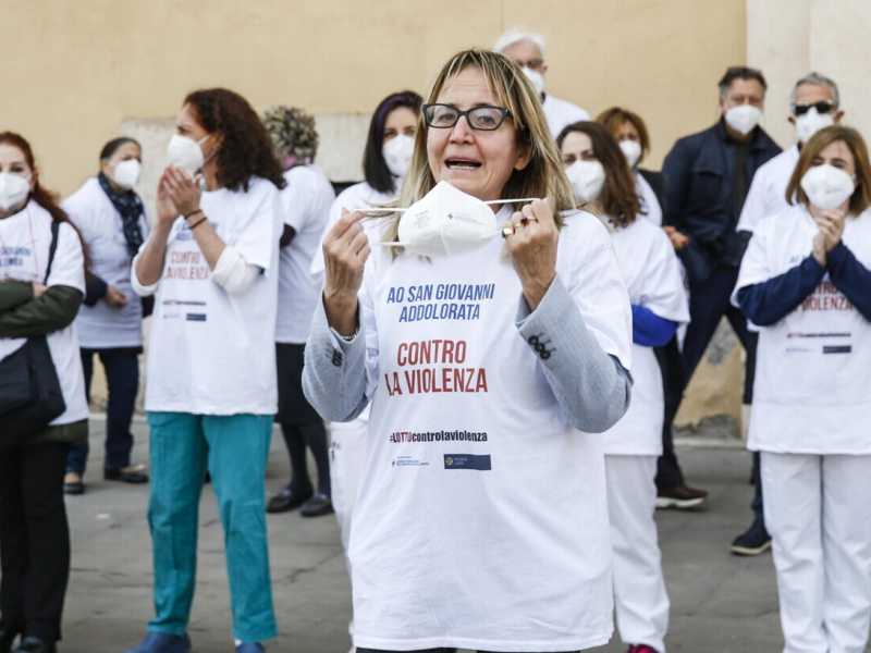  Un flash mob nella giornata nazionale contro la violenza verso medici e infermieri nel 2022 - foto Ansa
