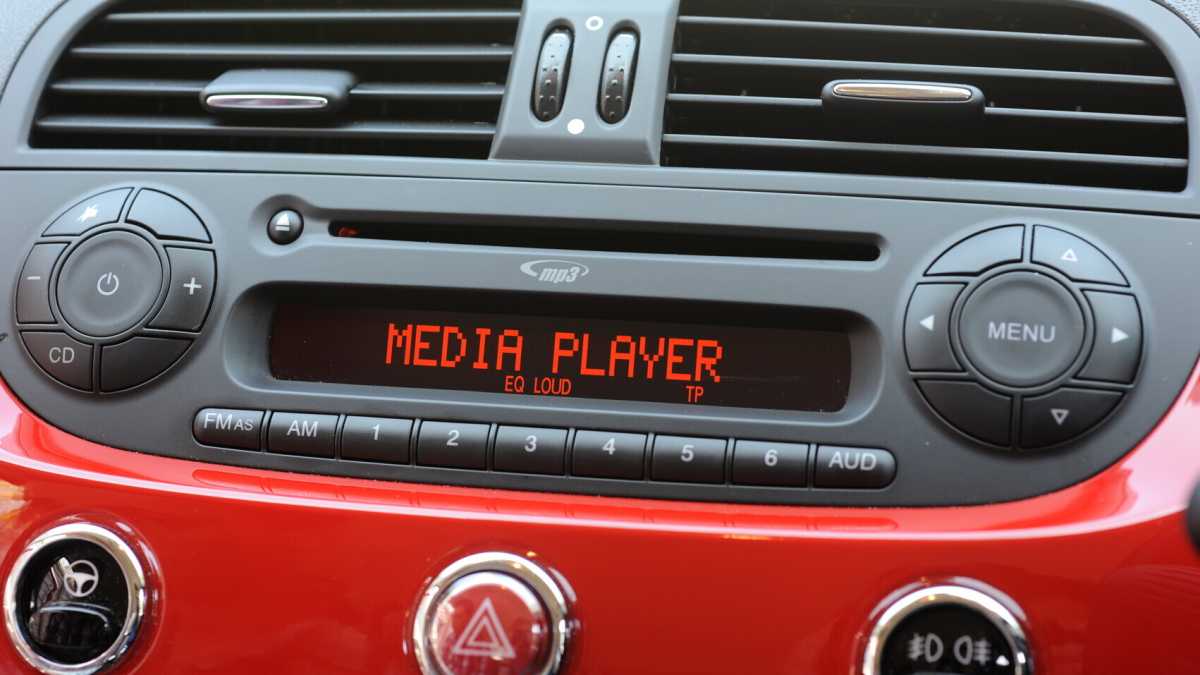 Immagine di Spegnere la radio è un errore. E no, non è nostalgia: è buonsenso