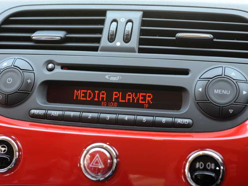 Spegnere la radio è un errore. E no, non è nostalgia: è buonsenso