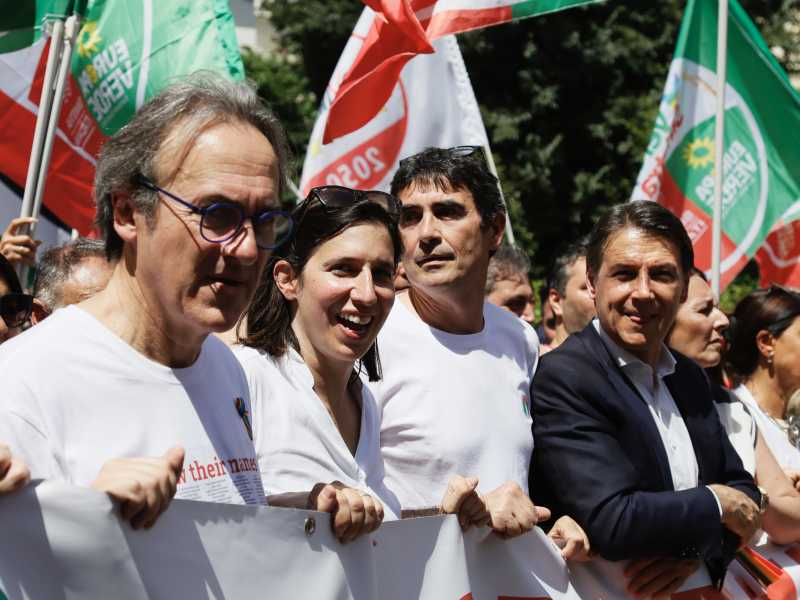 L'abaco di Schlein. Non parla di sconfitta e riparte da Taranto: "Abbiamo più voti di Meloni". L'intifada riformista