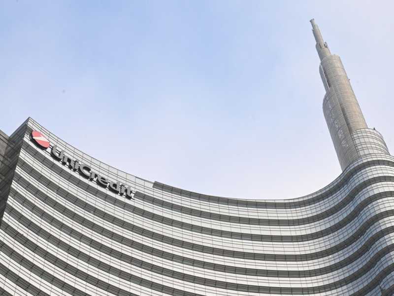 Sanzioni alla Russia e difesa di Merz su Commerzbank, i rompicapi di Orcel