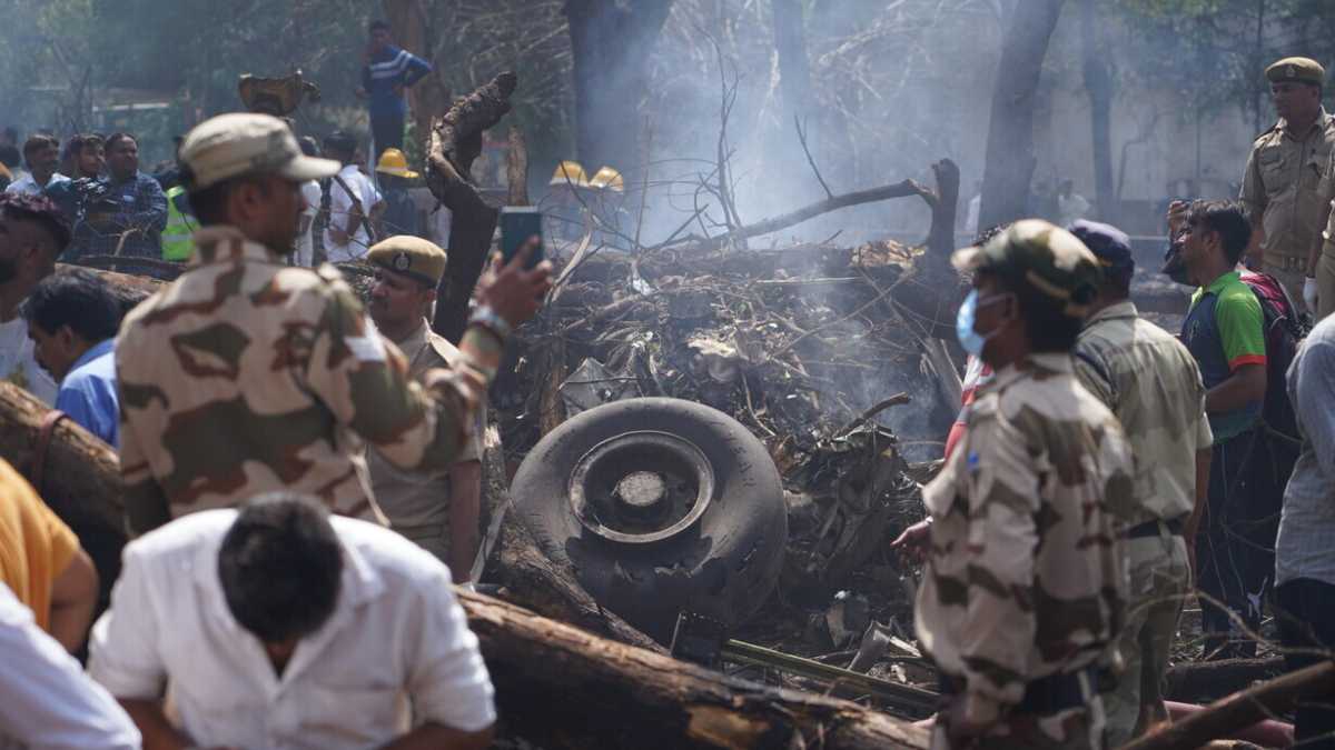 Immagine di Un aereo di linea si schianta dopo il decollo in India. Almeno 200 morti