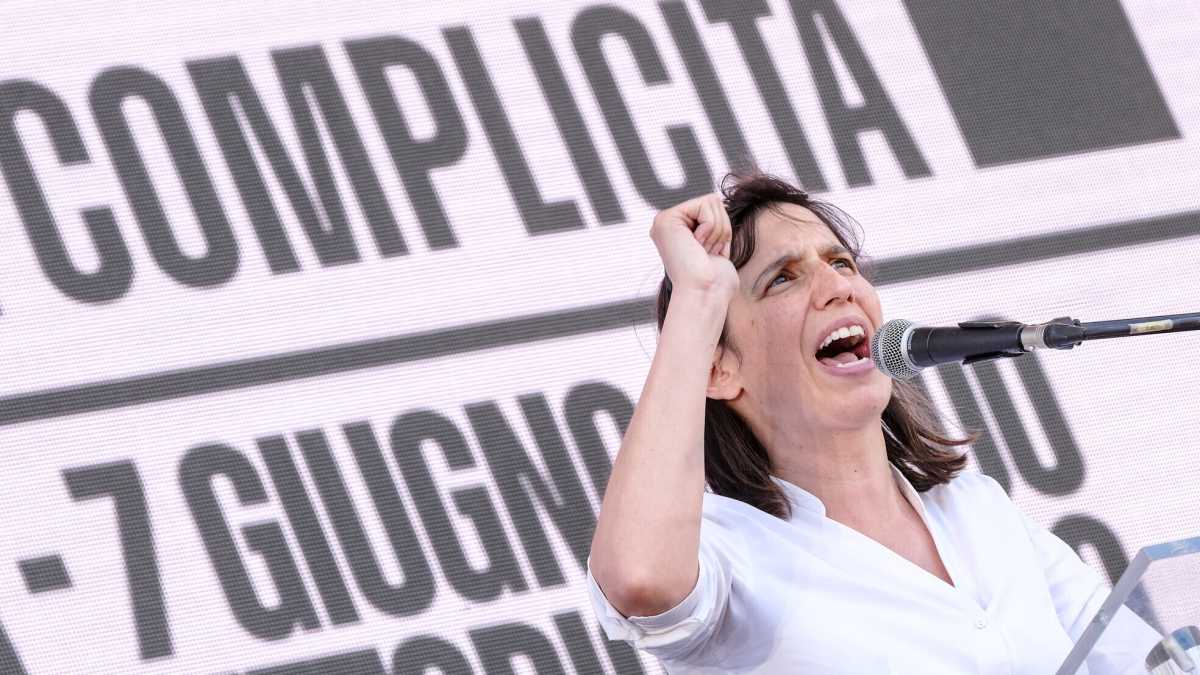 Immagine di Schlein d'agosto: sfida i riformisti, è pronta all'assemblea, litiga con Meloni e lancia la sua Comintern