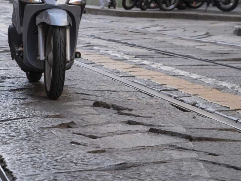 Togli il pavé, metti il pavé. Fissazioni di Sala
