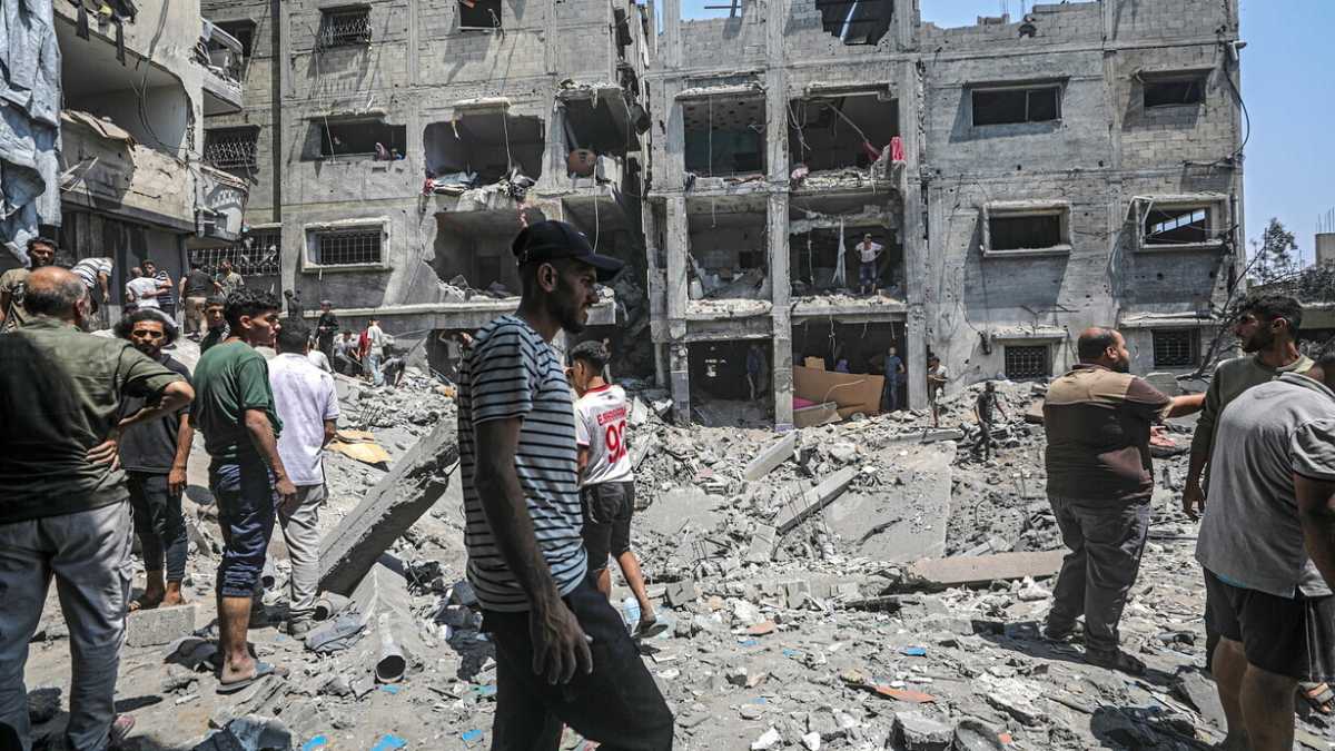 Immagine di Israele, Hamas e il fottuto capitalismo. Confronto volterriano tra due libri