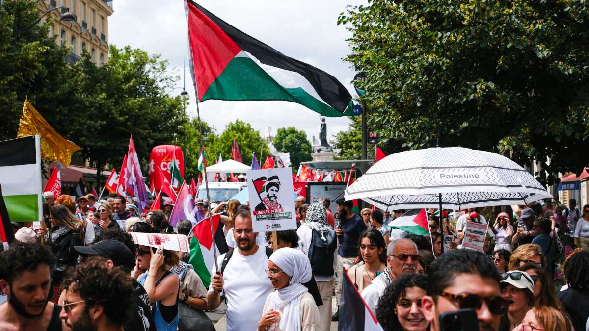 Immagine di Piazze pro ayatollah a Parigi, Berlino e Londra: le città nel mirino del terrore iraniano
