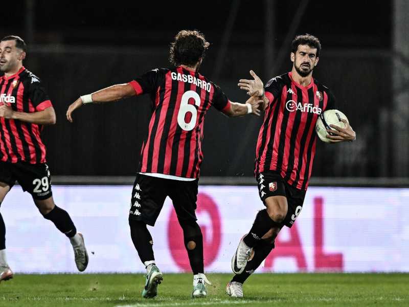 Rocco Costantino della Lucchese festeggia il suo gol durante Lucchese-Rimini (foto Getty)