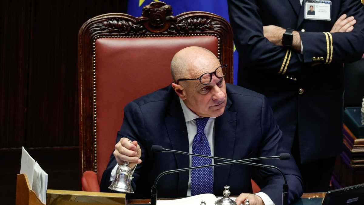 Immagine di Il governo va sotto alla Camera su una mozione per attrarre i ricercatori in Italia: "Ci siamo sbagliati a votare"