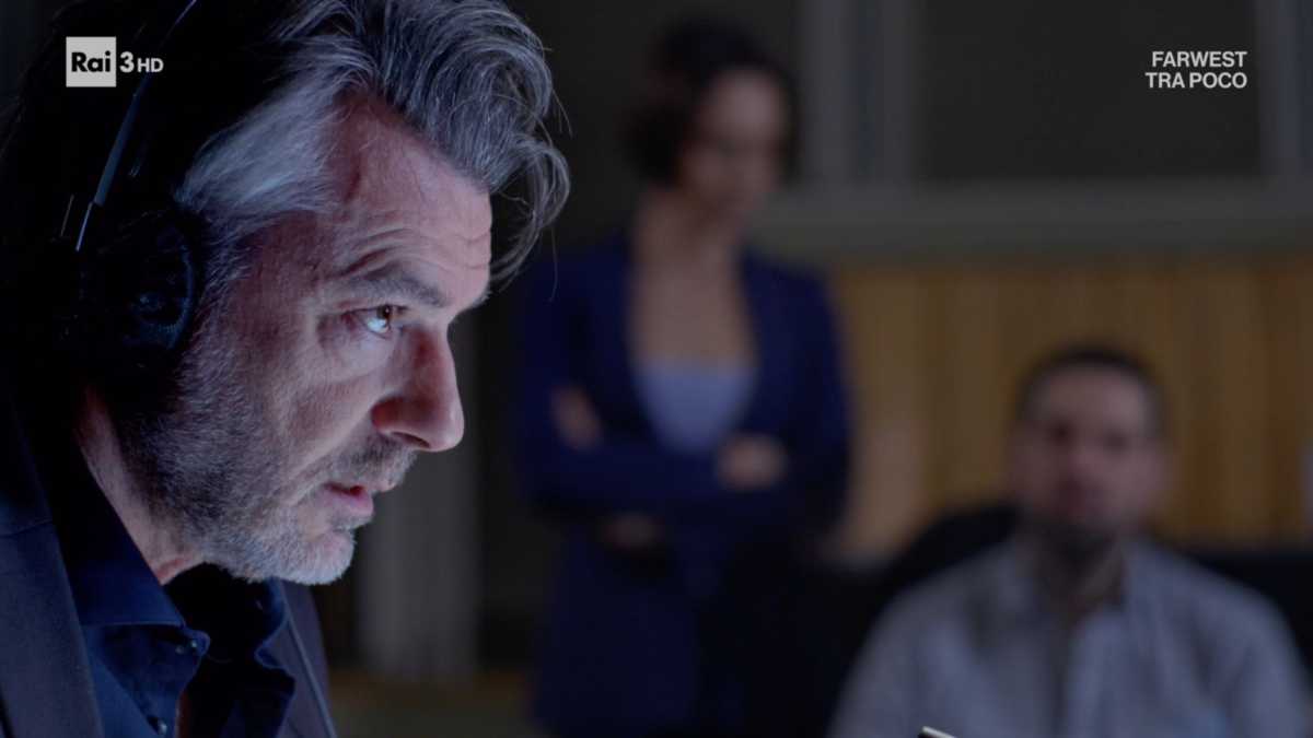 Immagine di Un posto al sole: ora Michele si cala nel ruolo di Federica Sciarelli