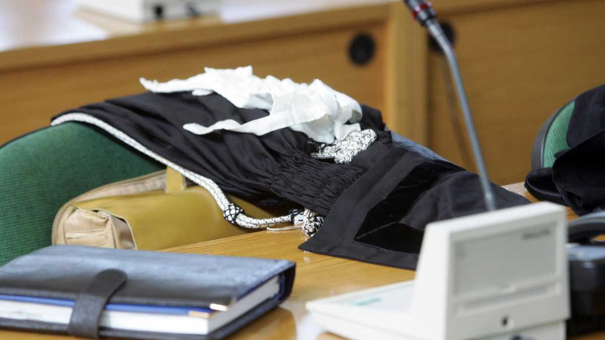 Immagine di Diciassette anni sotto indagine: il racconto di Paola Stanzani