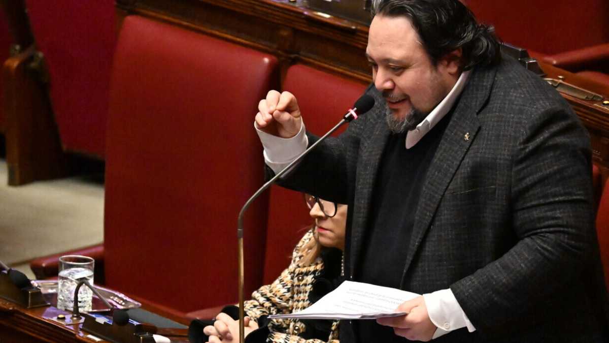 Immagine di Carotenuto (M5s): "Uscire dalla Nato? Magari"