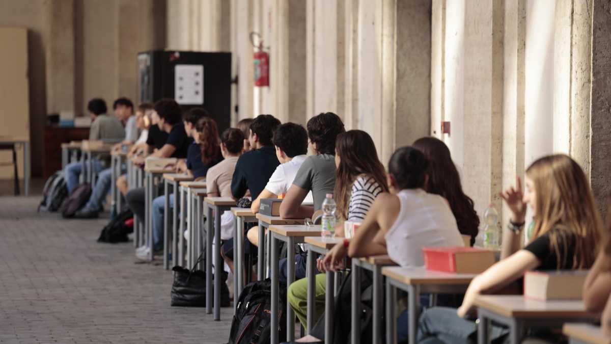 Immagine di Un augurio ai maturandi e a Venditti: scoprire che la matematica non è fredda, è poesia che pensa