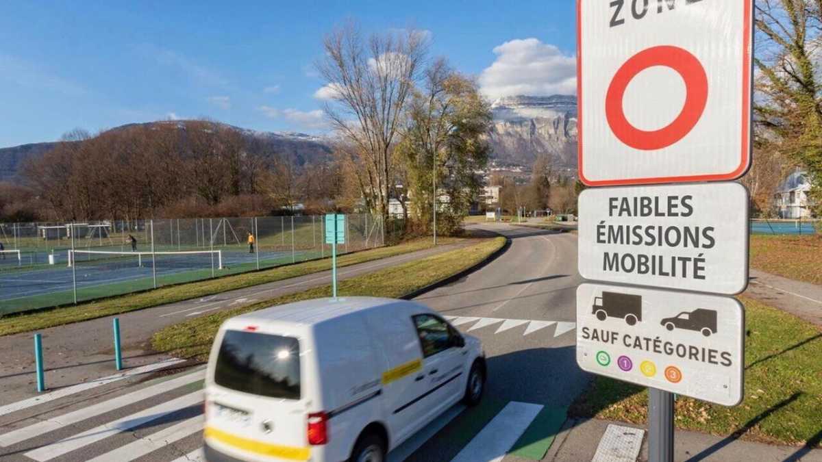 Immagine di Ztl, sì o no? In Francia Mélenchon le boccia, in Italia la sinistra è divisa