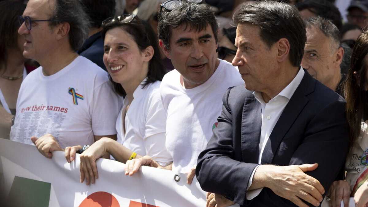 Immagine di I finti pacifisti amici di Pd e M5s non vogliono fermare le guerre: vogliono solo disarmare le democrazie