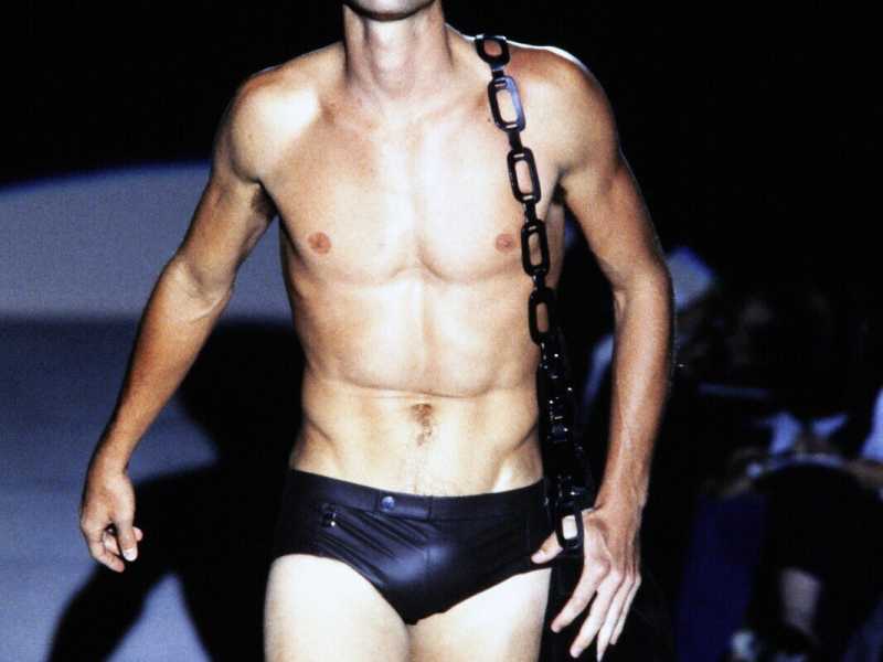 <span style="font-family: "Helvetica Neue"; font-size: 14.6667px;">Immagine della sfilata Gucci Menswear Collection primavere 1997 (Foto di Davide Maestri)</span>