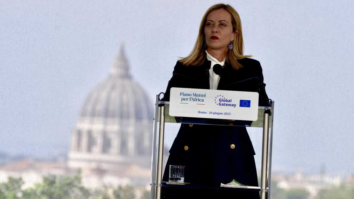 Immagine di Iran, Meloni sente i leader stranieri e auspica una "rapida ripresa dei negoziati"