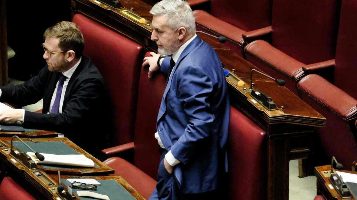 Immagine di Parla Lorenzo Guerini: "Difendo l'Ucraina, gli investimenti in Difesa Ue. È l'Iran che ha destabilizzato il medio oriente"