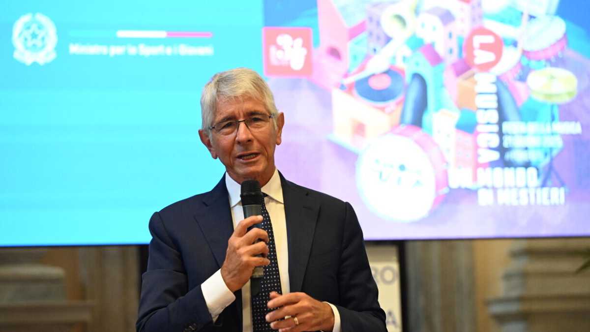 Immagine di Coni, la disfatta di Abodi fa infuriare Fazzolari: "Hai esposto il partito a una figuraccia"