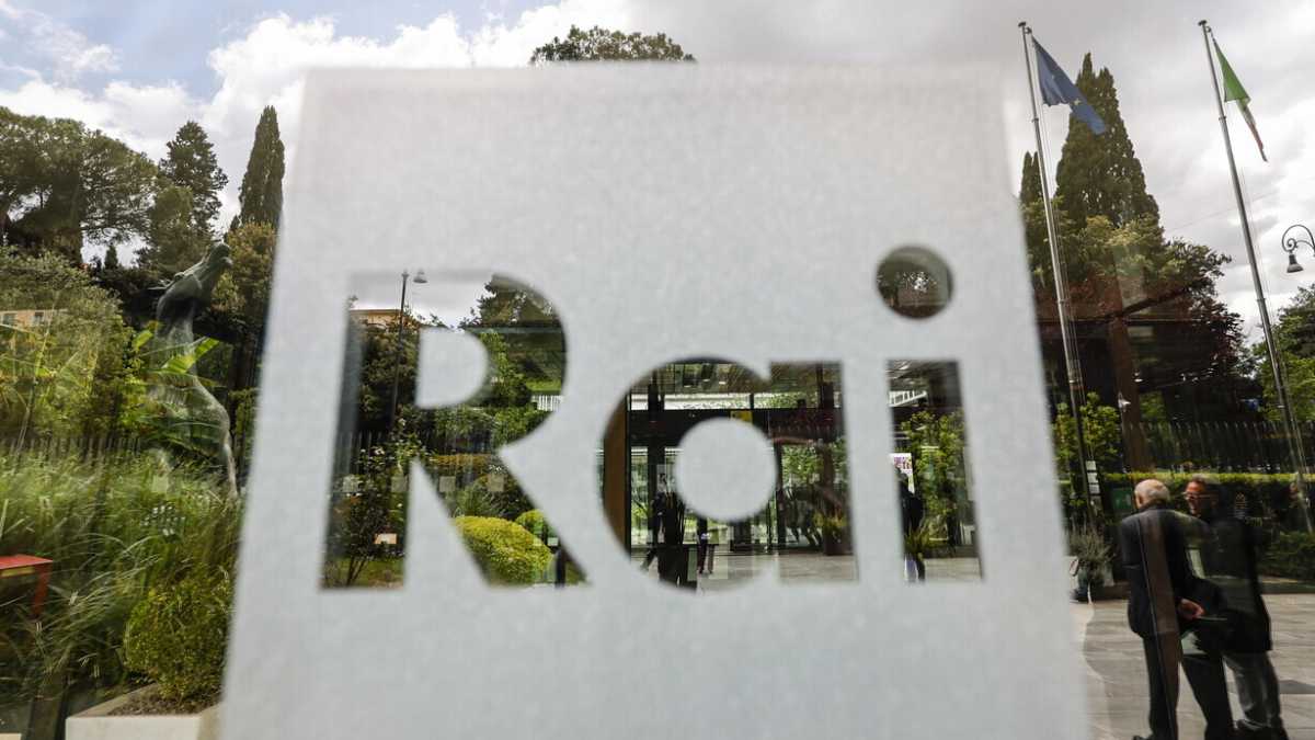 Immagine di L'evento di Benigni e l'arrivo di Whoopy Goldberg a Un posto al sole. Cerno e D’Urso dal 2026. I nuovi palinsesti Rai