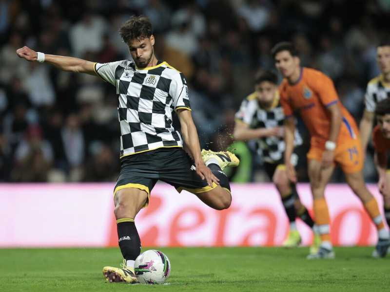 Reisinho con la maglia del Boavista (foto Epa, via Ansa)