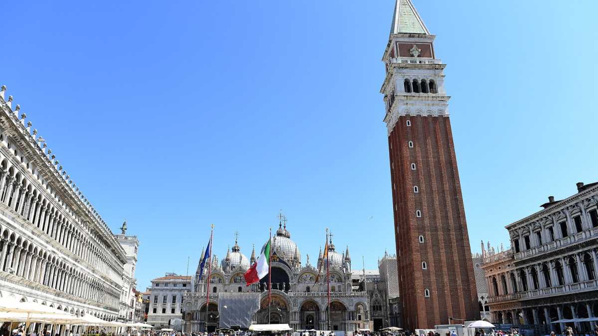 Immagine di Ragioni per far fare a Bezos & Co. un giro in un angolo di piazza San Marco