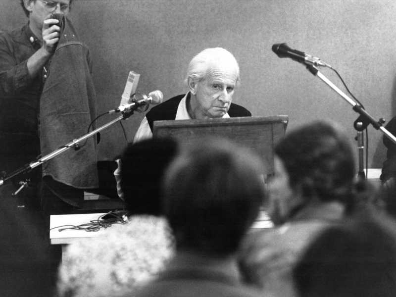 Herbert Marcuse all'Universit&agrave; di Vincennes nel 1974 (foto Getty)