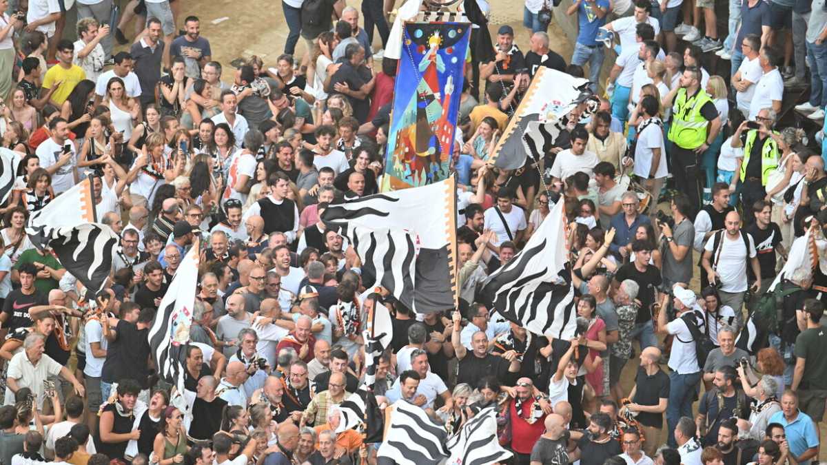 Immagine di Scorrettissimo Palio. Il mondo al contrario di Siena